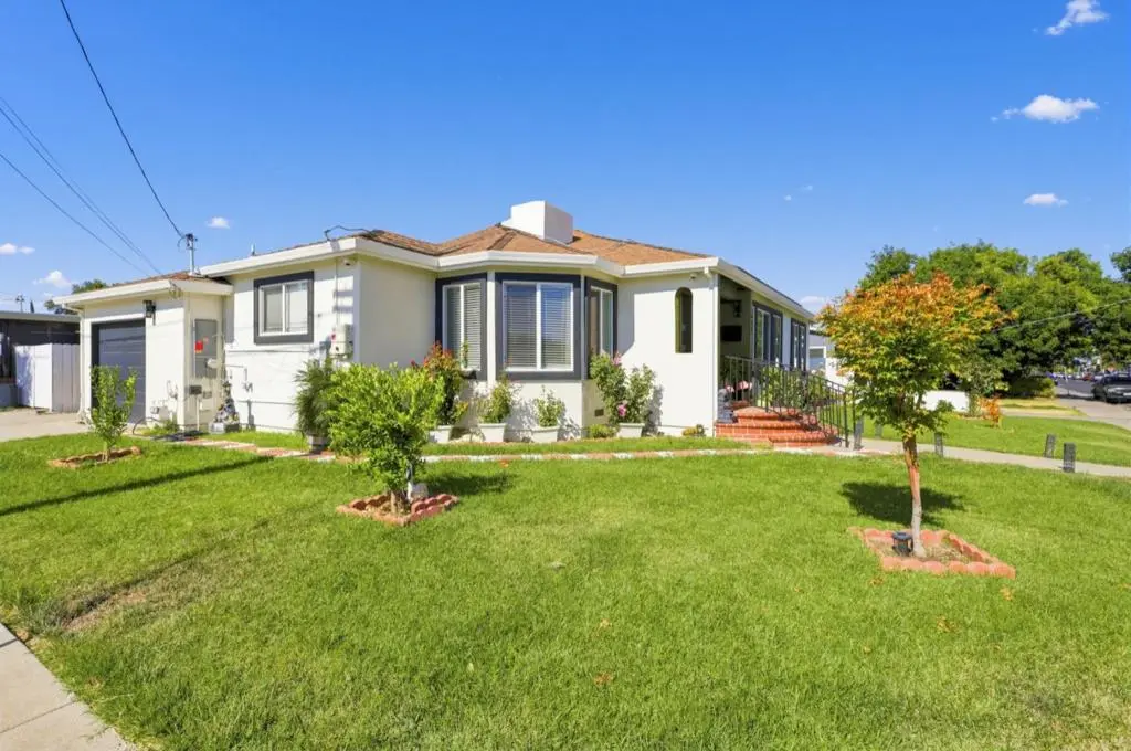 Single Family Residence for sale at 628 Carpino Avenue, Pittsburg, CA featuring 3 beds and 2 baths