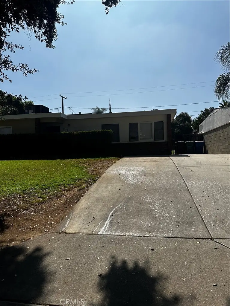Single Family Residence for rent at 6590 Piccadilly Street, Riverside, CA featuring 2 beds and 1 bath