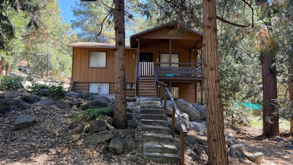 Residential Lease for rent at 52111 Acorn Lane, Idyllwild, Riverside County, CA featuring 4 beds and 2 baths