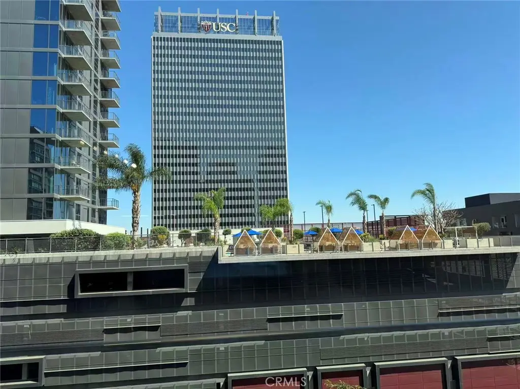 Condominium for rent at 1155 S Grand Avenue 709, Los Angeles, CA featuring 1 bed and 1 bath