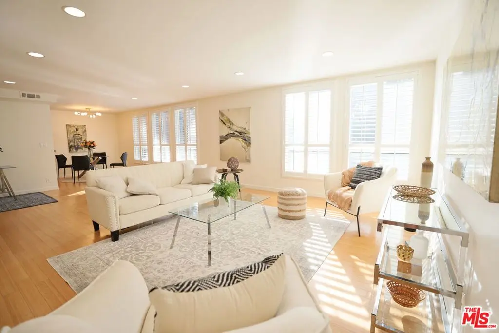 4407 Francis Avenue 201, Los Angeles, CA — listing photo 1