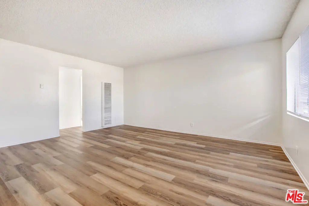 Residential Lease for rent at 14108 Doty Avenue 23, Hawthorne, Los Angeles County, CA featuring 1 bed and 1 bath