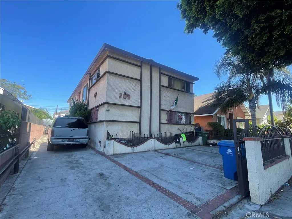 Quadruplex for sale at 209 E 62nd, Los Angeles, CA featuring 8 beds and 4 baths