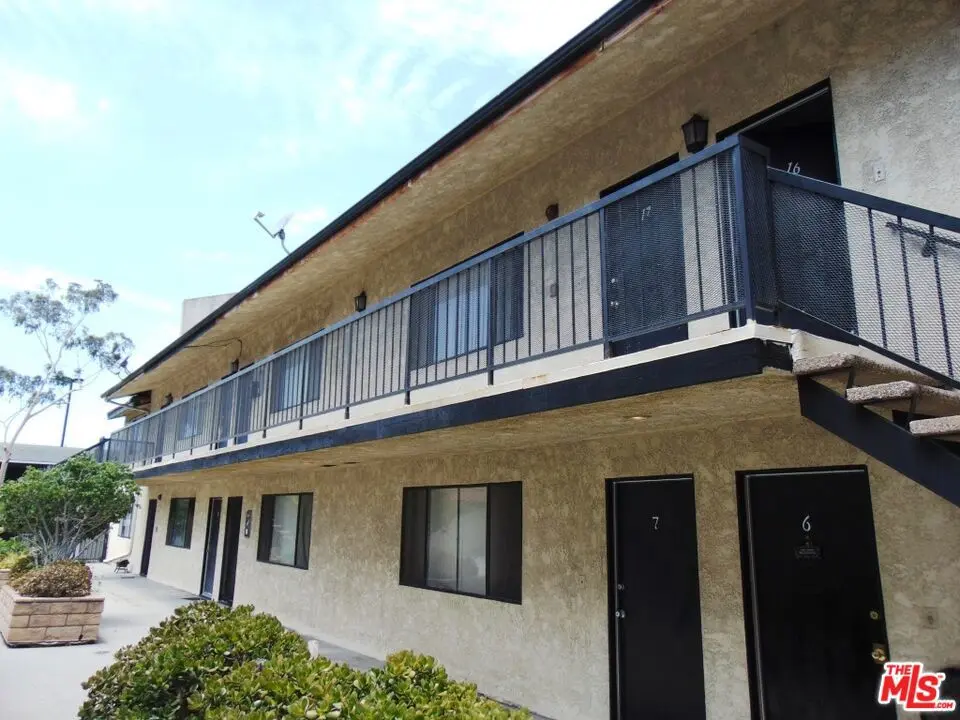 Residential Lease for rent at 12100 Birch Avenue 22, Hawthorne, Los Angeles County, CA featuring 1 bed and 1 bath