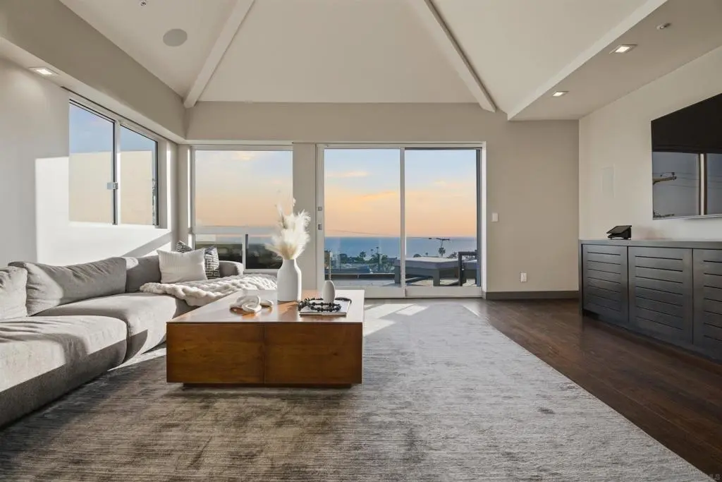 2372 Oxford Ave, Cardiff By The Sea, CA — listing photo 1