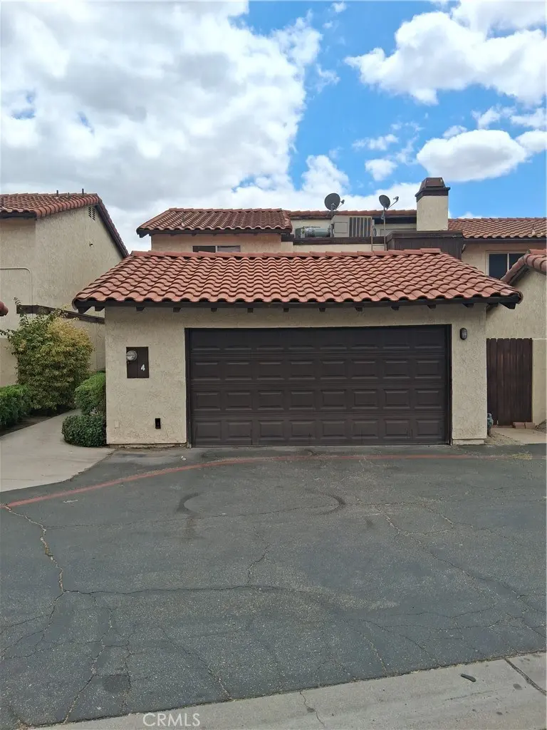 1077 S Santo Antonio Drive 4, Colton, CA — listing photo 1