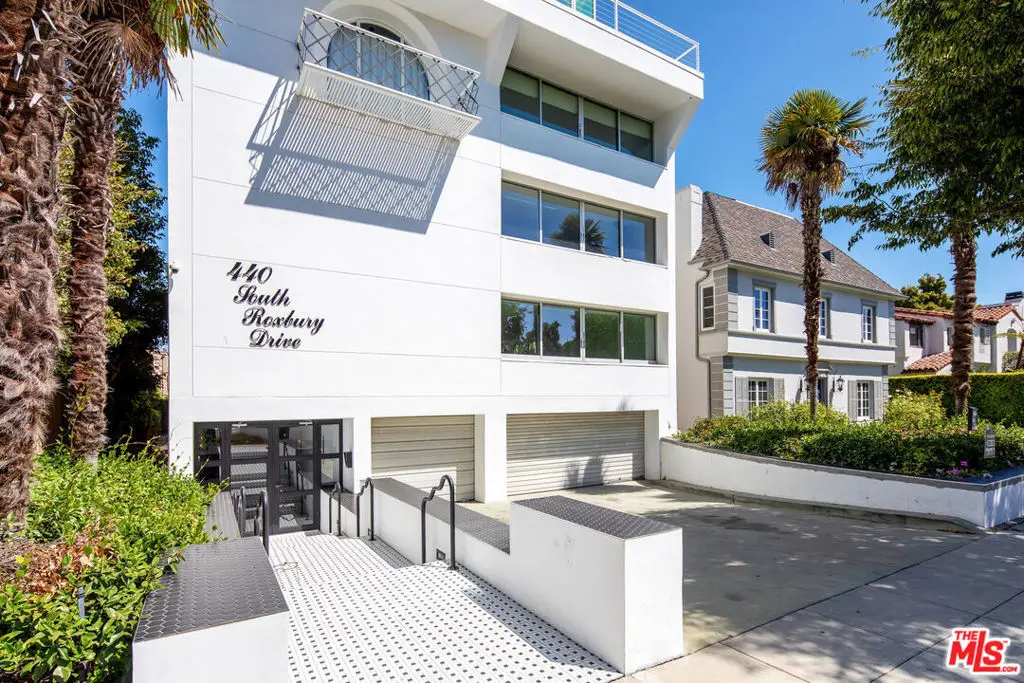 Condominium for rent at 440 S Roxbury Drive 201, Beverly Hills, CA featuring 2 beds and 2 baths