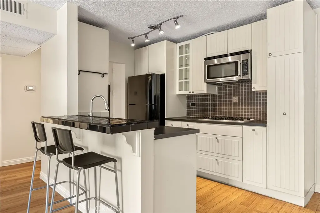 Condominium for sale at 421 S La Fayette Park 406, Los Angeles, CA featuring 1 bed and 1 bath