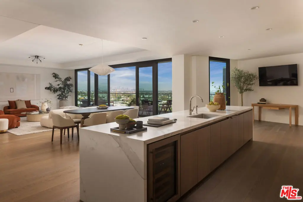 8420 W Sunset Boulevard 702, West Hollywood, CA — listing photo 1