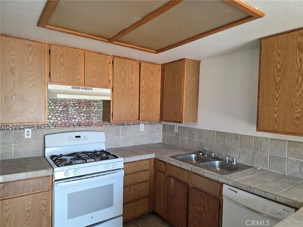 751 Higgins Road 1, Barstow, CA — listing photo 1
