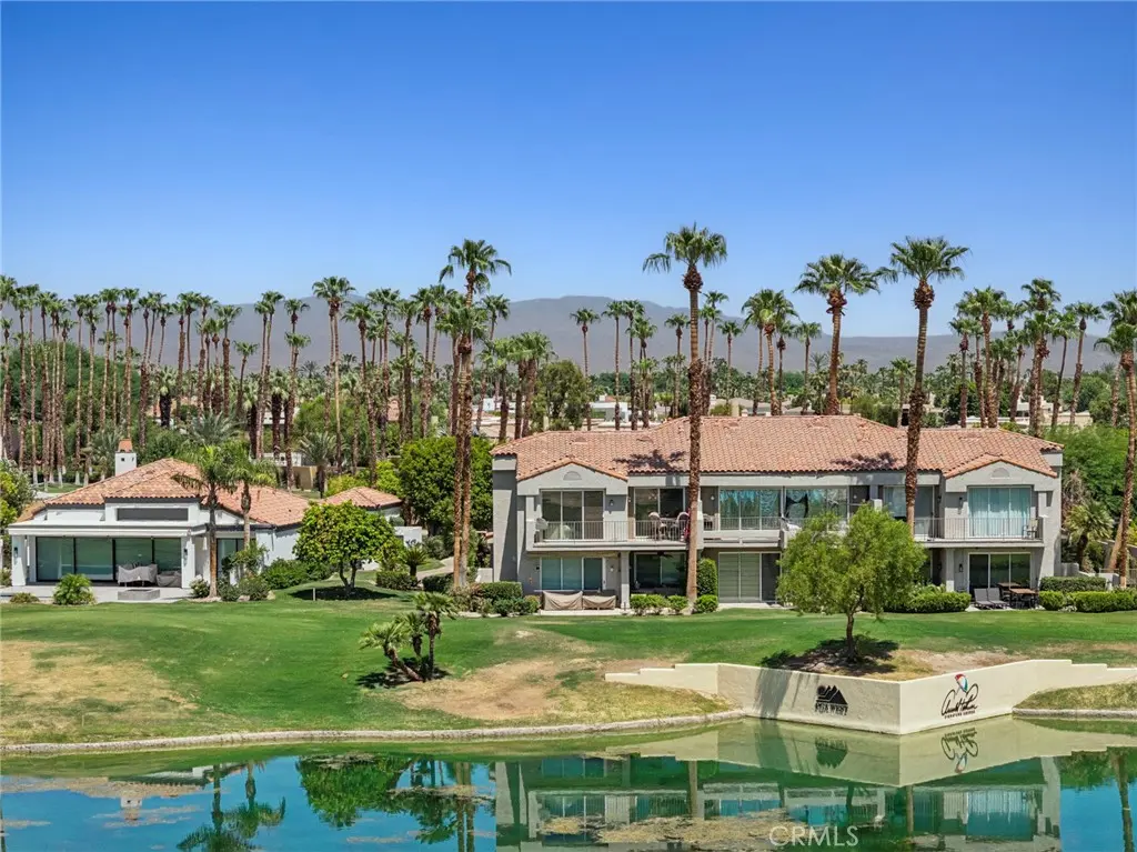Condominium for sale at 55499 Oak-Hill, La Quinta, CA featuring 3 beds and 2 baths