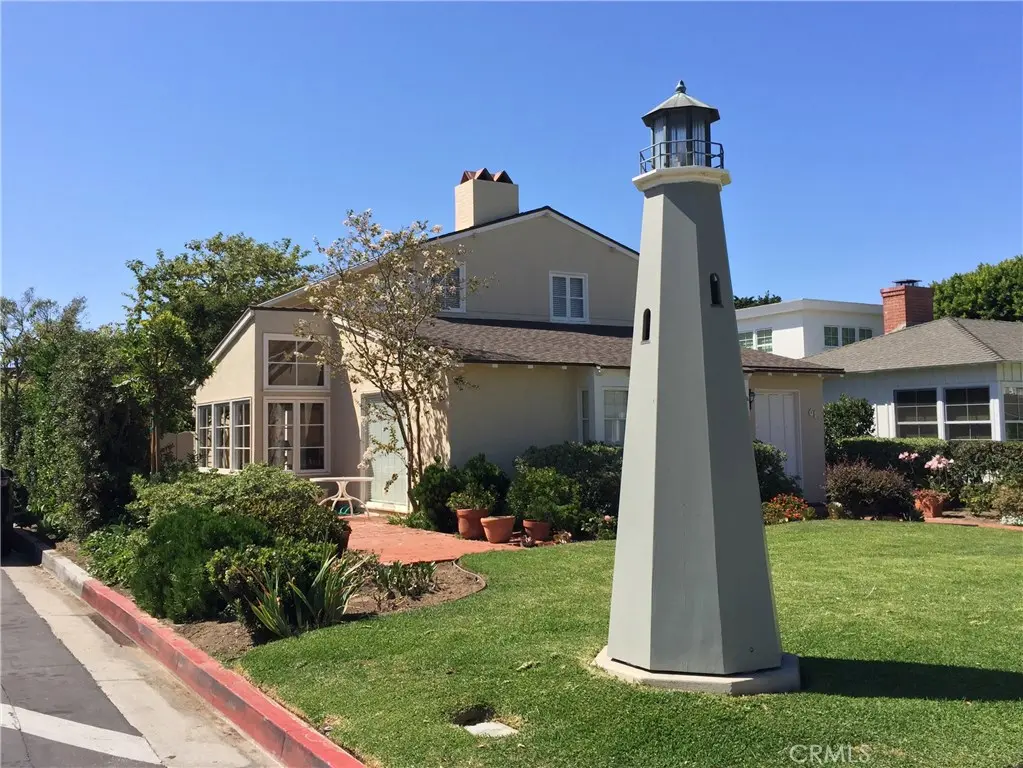 Residential Lease for rent at 61 Beacon Bay, Newport Beach, Orange County, CA featuring 4 beds and 2 baths