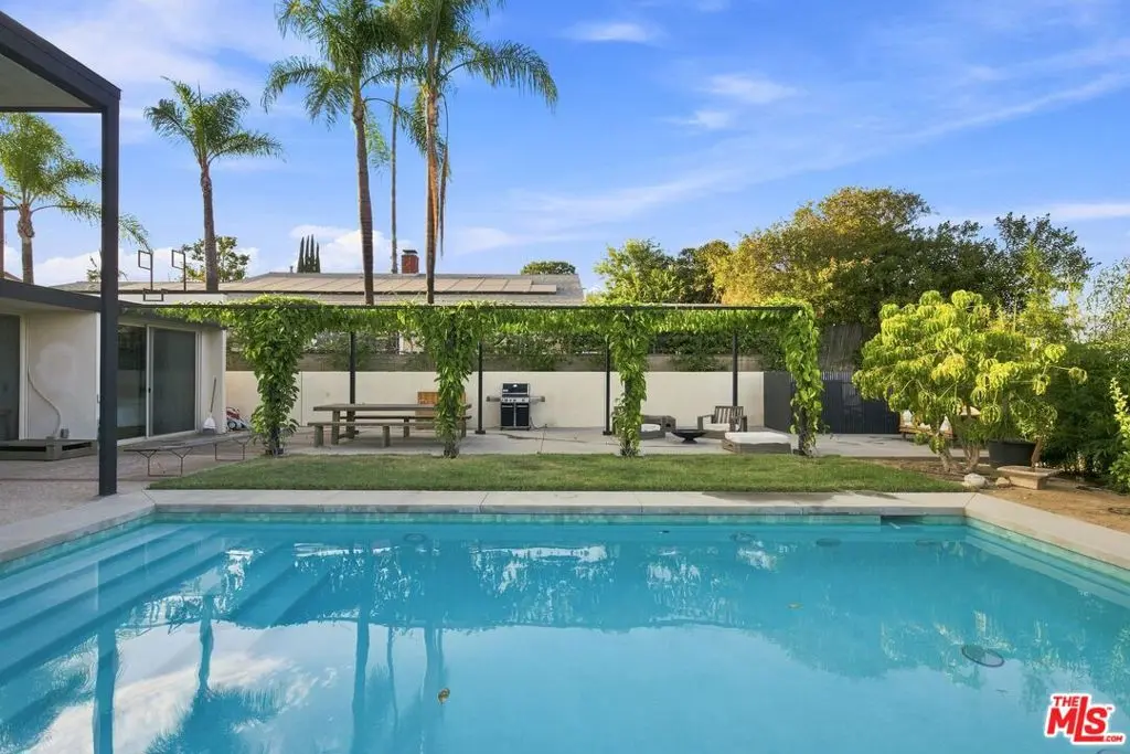 Single Family Residence for rent at 936 Fortune Way, Los Angeles, CA featuring 3 beds and 3 baths