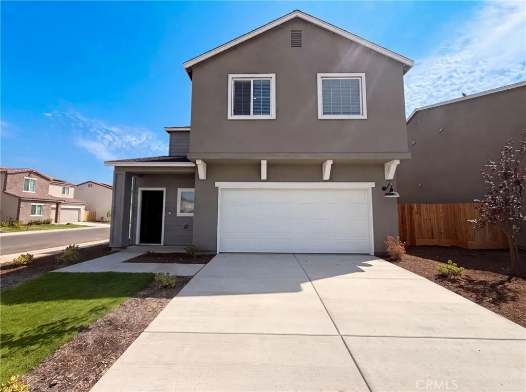 4496 Bellaire, Clovis, CA — listing photo 1