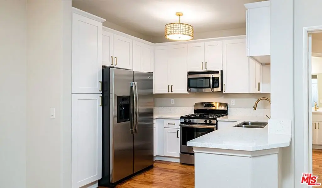 Residential Lease for rent at 348 S Hauser Boulevard 2-129, Los Angeles, Los Angeles County, CA featuring 1 bed and 1 bath