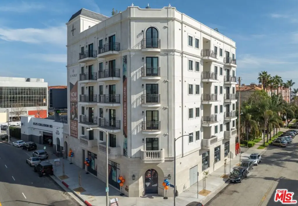 Residential Lease for rent at 5768 W 3rd Street PH1, Los Angeles, Los Angeles County, CA featuring 1 bed and 1 bath