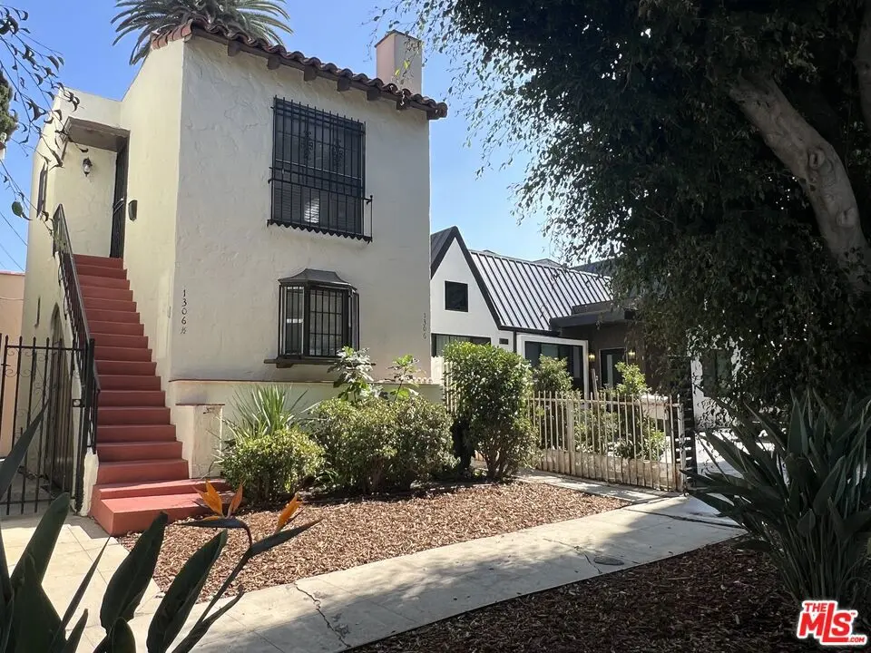 Residential Lease for rent at 1306 1/2 S Mansfield Avenue, Los Angeles, Los Angeles County, CA and 1 bath