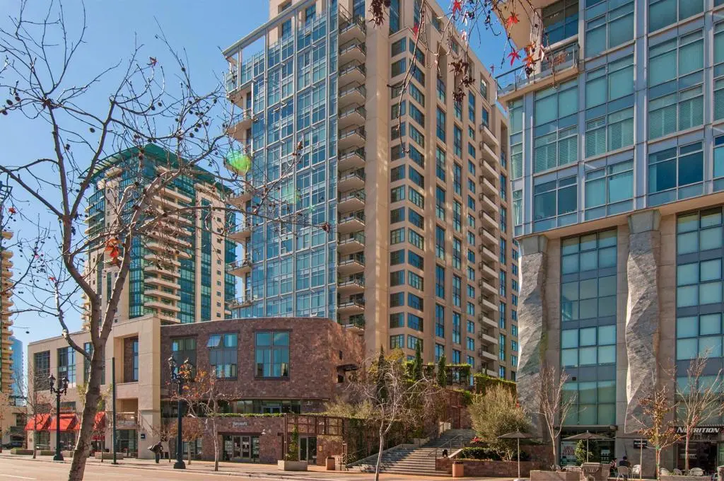 Single Family Residence for rent at 645 Front St 712, San Diego, CA featuring 2 beds and 3 baths
