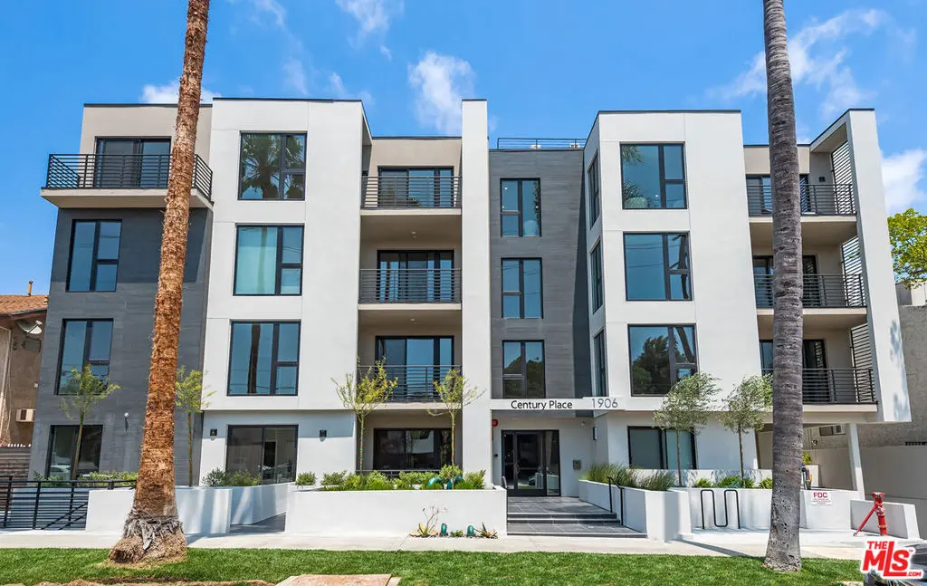Residential Lease for rent at 1906 Overland Avenue 204, Los Angeles, Los Angeles County, CA featuring 3 beds and 3 baths