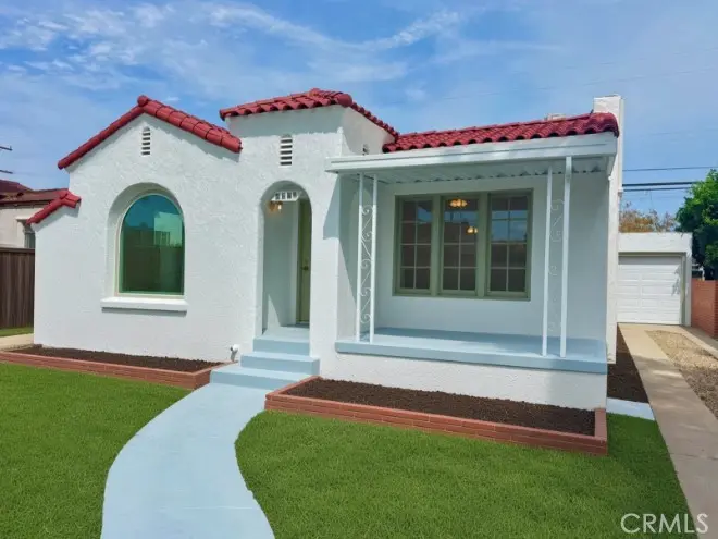 Single Family Residence for sale at 6072 Myrtle Avenue, Long Beach, CA featuring 2 beds and 1 bath