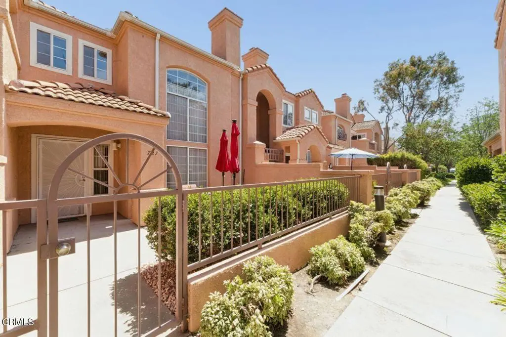 Townhouse for sale at 727 Kingfisher Way, Oxnard, CA featuring 2 beds and 3 baths