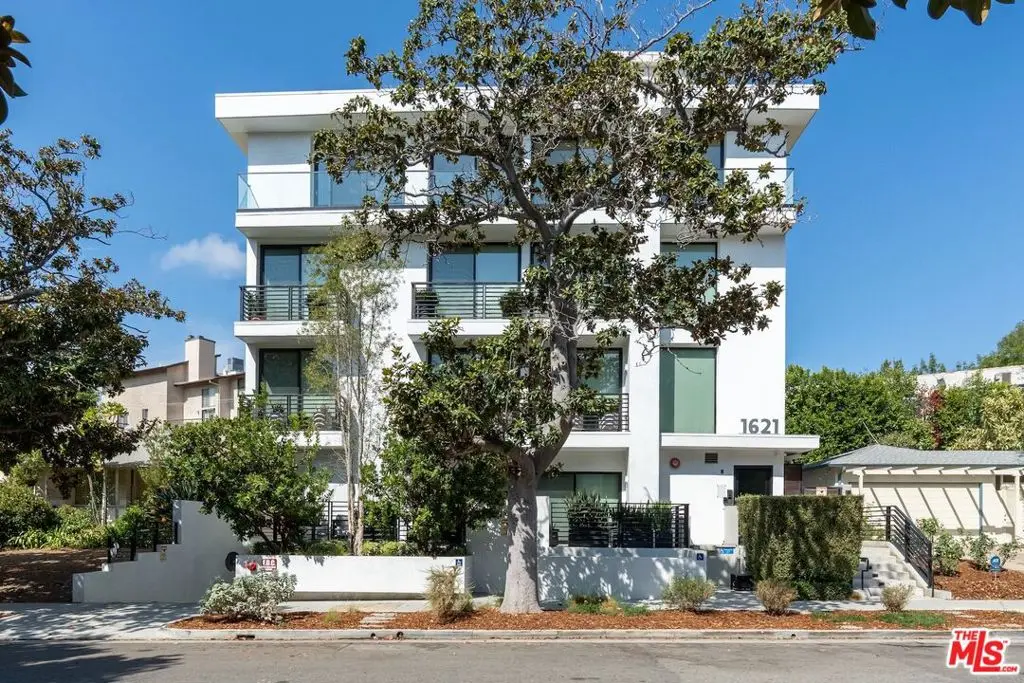 Residential Lease for rent at 1621 Malcolm Avenue 401, Los Angeles, Los Angeles County, CA featuring 3 beds and 4 baths