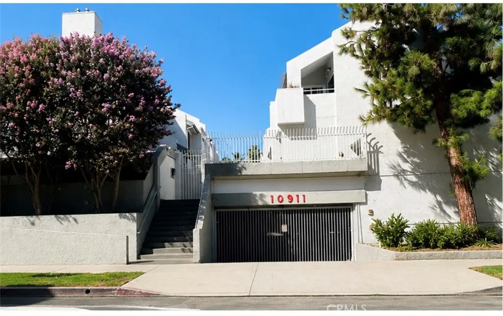10911 Bluffside 22, Studio City, CA — listing photo 1