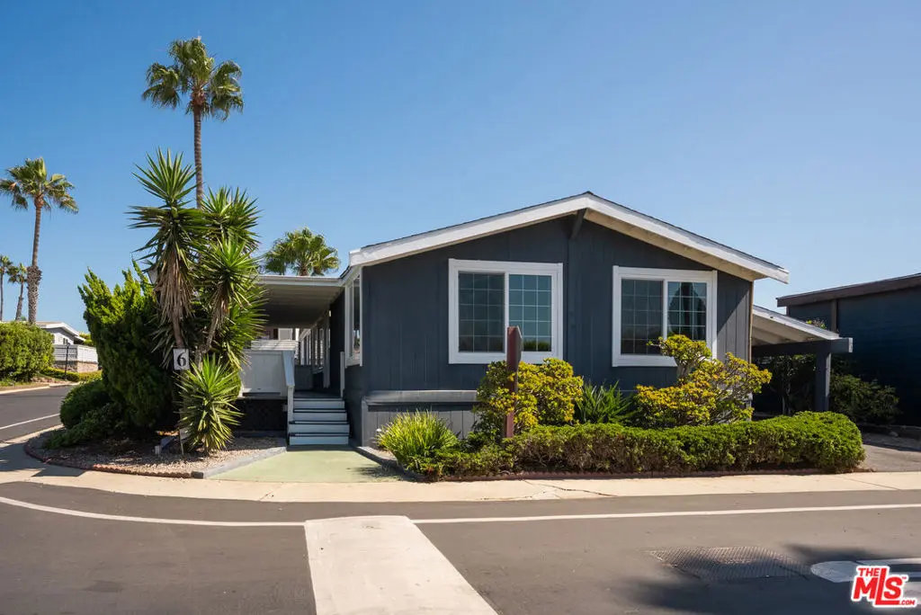 Single Family Residence for rent at 29500 Heathercliff Road 6, Malibu, CA featuring 2 beds and 2 baths