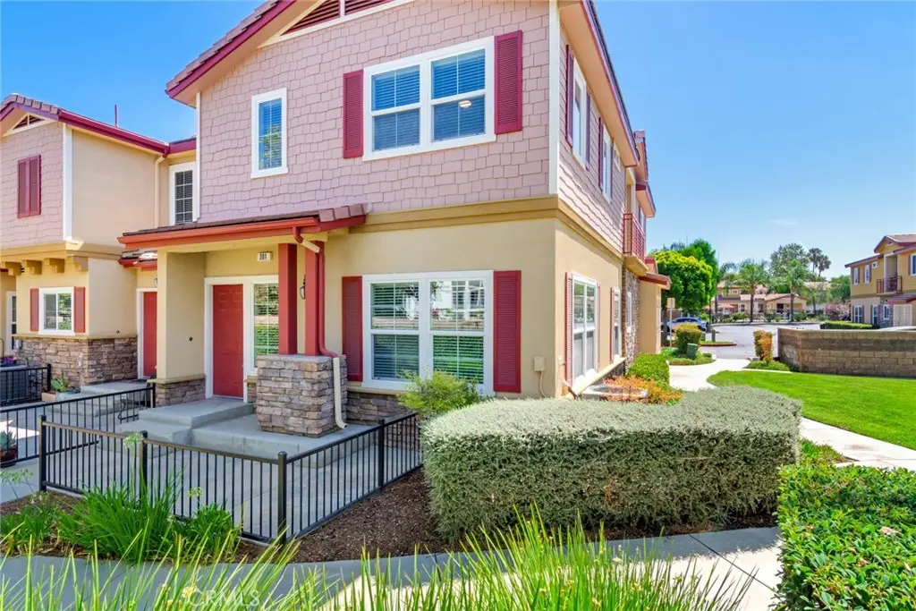 1510 Orange Avenue 301, Redlands, CA — listing photo 1