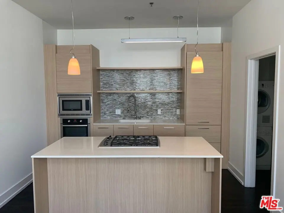 727 W 7th Street 1304 -PH3, Los Angeles, CA — listing photo 1