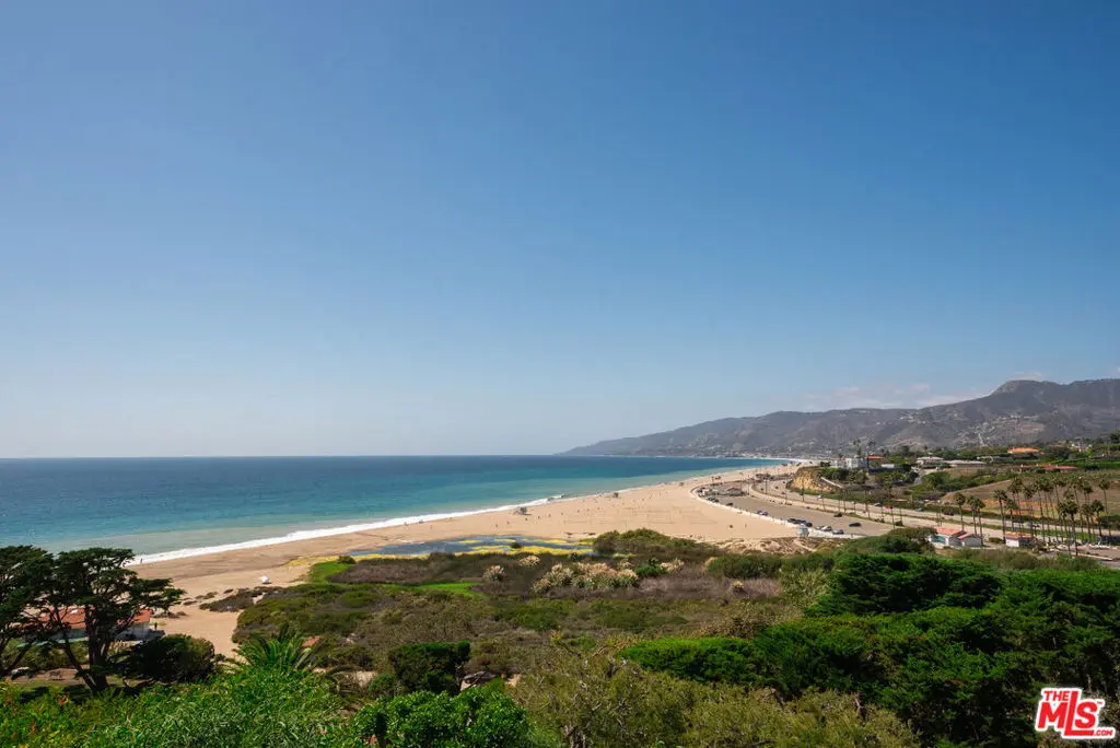 Single Family Residence for rent at 29500 Heathercliff Road 152, Malibu, CA featuring 3 beds and 3 baths