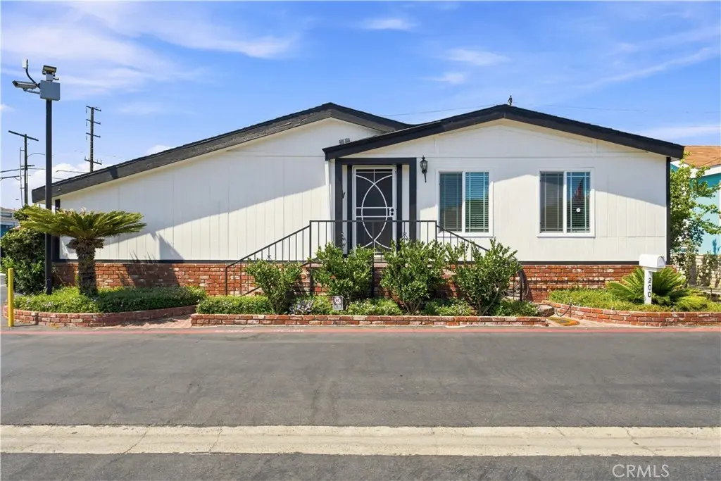 Manufactured In Park for sale at 3050 W Ball Rd 200, Anaheim, CA featuring 3 beds and 2 baths