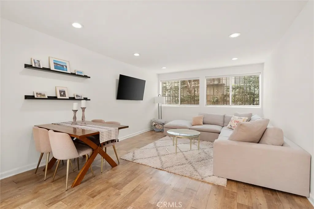 Condominium for sale at 532 N Rossmore Avenue 103, Los Angeles, CA featuring 1 bed and 1 bath