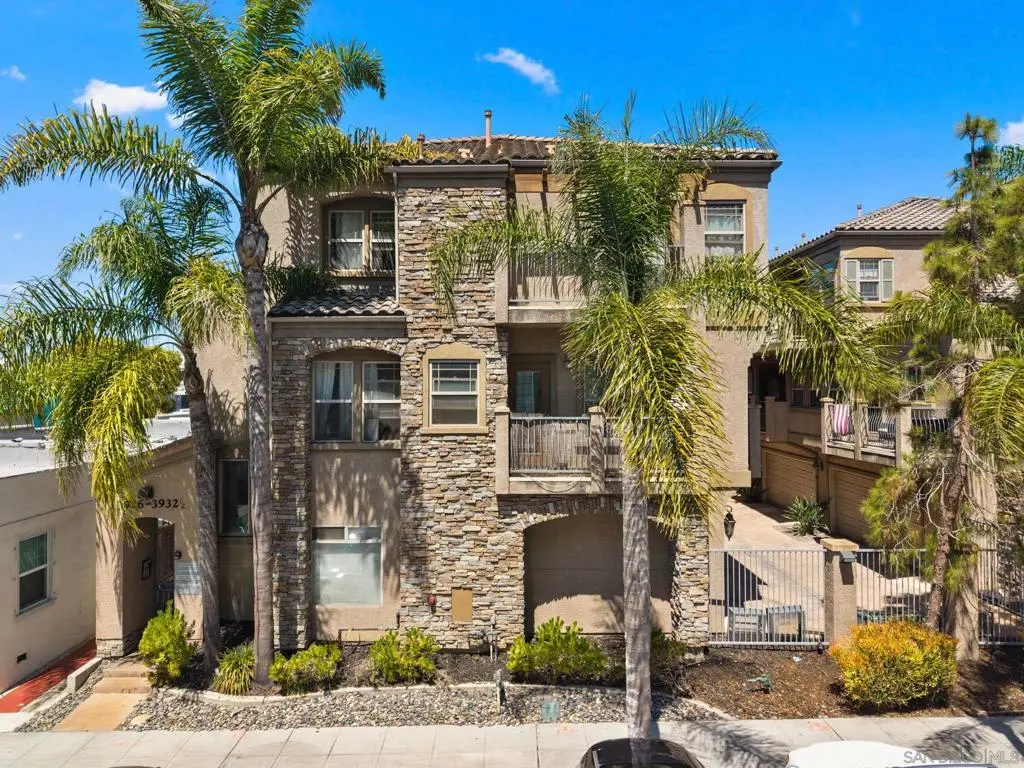 Townhouse for sale at 3930 1/2 Iowa St, San Diego, CA featuring 2 beds and 3 baths