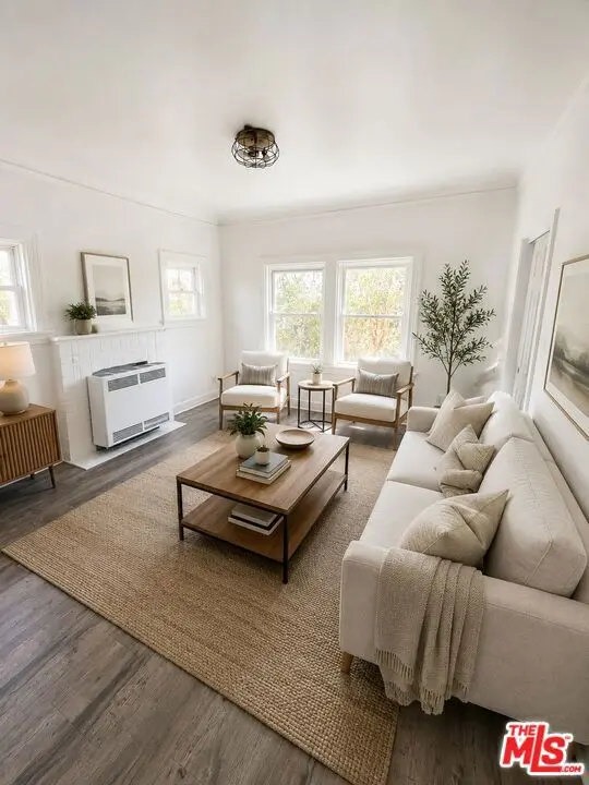 Residential Lease for rent at 2315 1/2 Lucerne Avenue 1, Los Angeles, Los Angeles County, CA featuring 2 beds and 1 bath