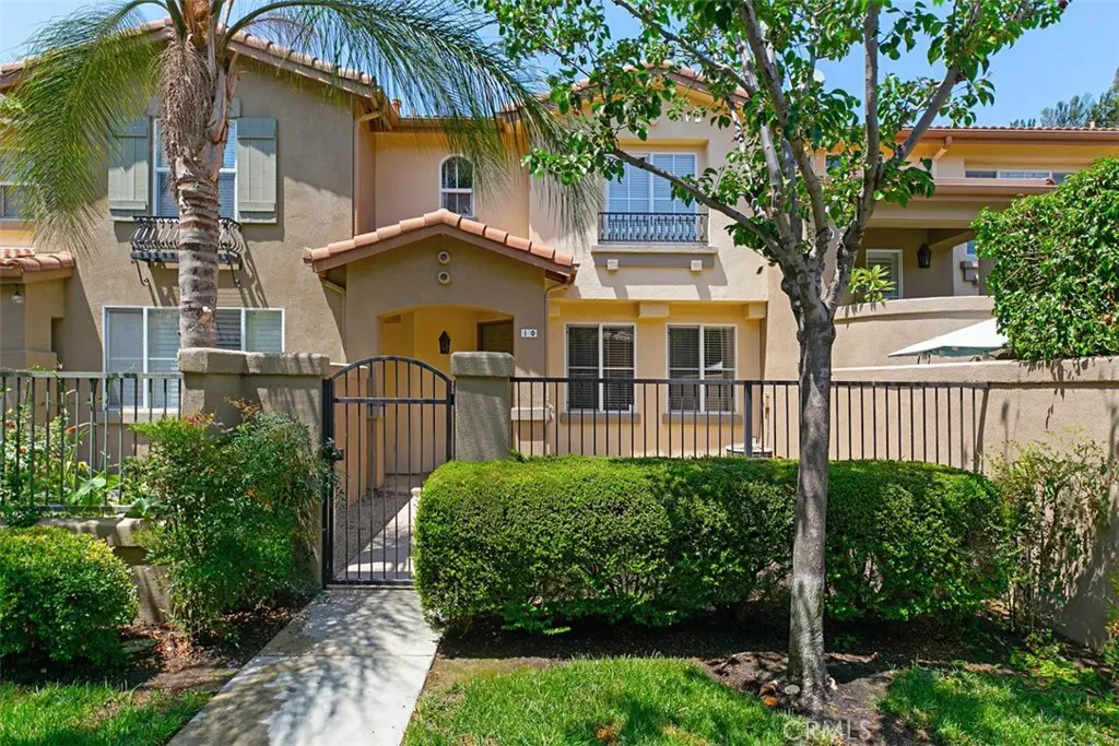 Residential Lease for rent at 10 New Market, Irvine, Orange County, CA featuring 3 beds and 3 baths