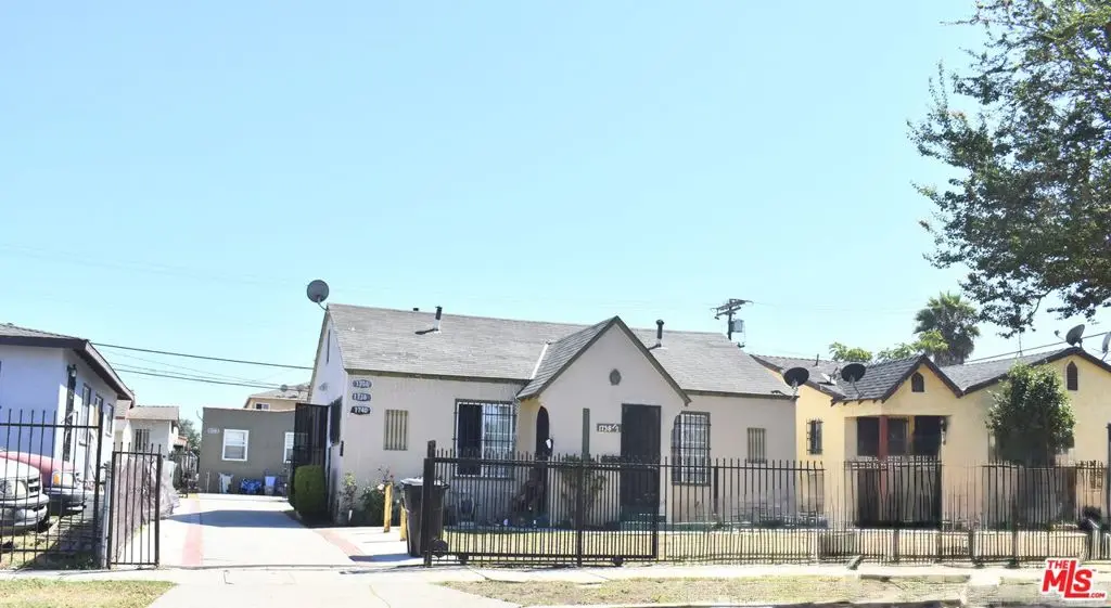 1738 W 82nd Street, Los Angeles, CA — listing photo 1