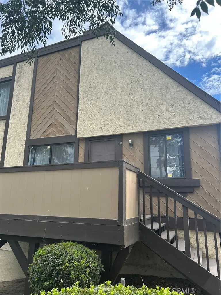 11300 Foothill Boulevard 19, Sylmar, CA — listing photo 1