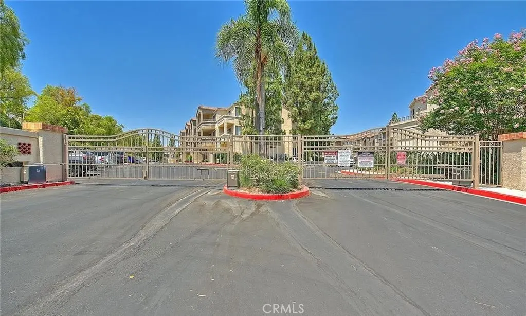 Residential Lease for rent at 1020 Vista Del Cerro 305, Corona, Riverside County, CA featuring 1 bed and 1 bath