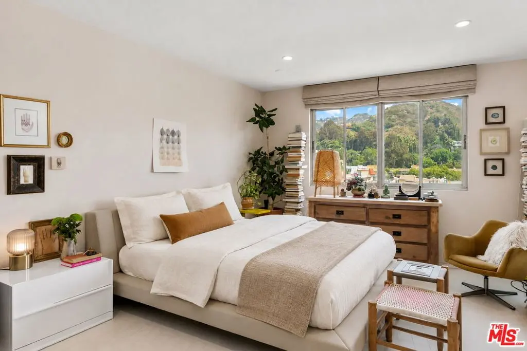 Residential Lease for rent at 7250 Franklin Avenue 903, Los Angeles, Los Angeles County, CA featuring 1 bed and 2 baths