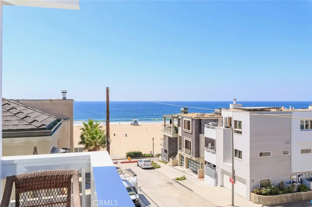 Residential Lease for rent at 126 Neptune Avenue A, Hermosa Beach, Los Angeles County, CA featuring 3 beds and 3 baths