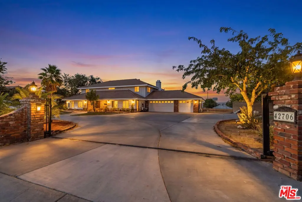 42706 20th Street, Lancaster, CA — listing photo 1
