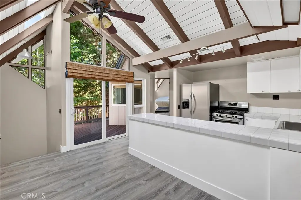 594 W Victoria Court, Lake Arrowhead, CA — listing photo 1