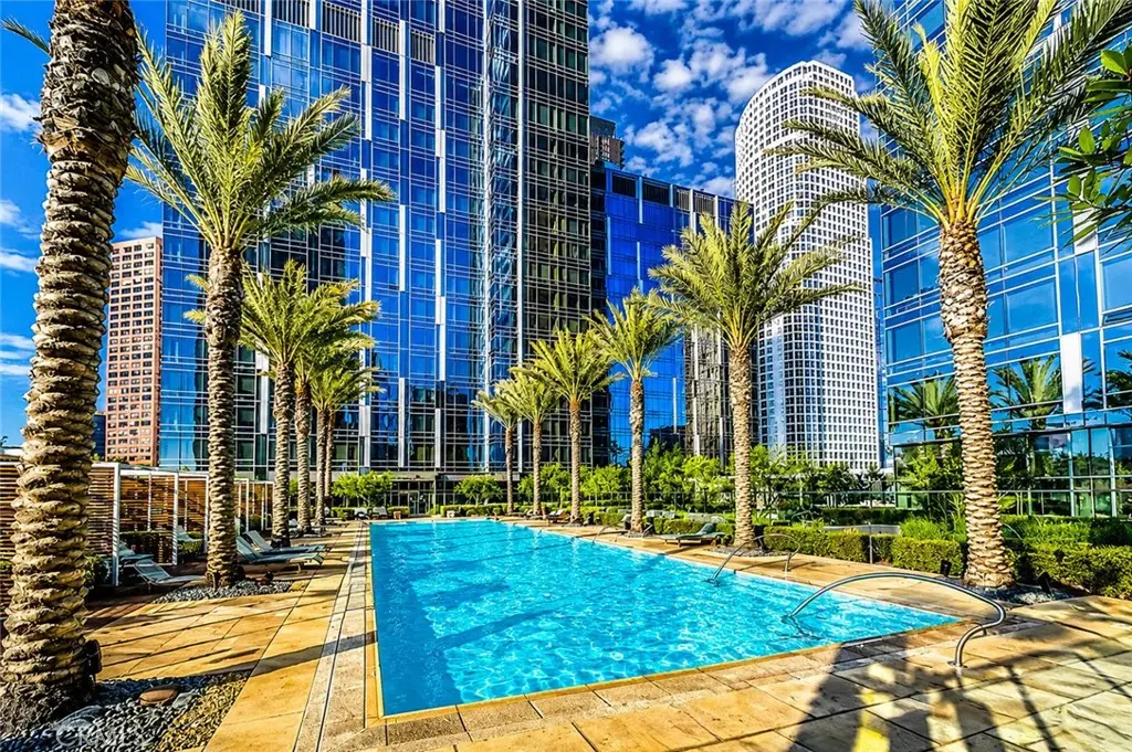 Condominium for sale at 877 Francisco Street 1818, Los Angeles, CA and 1 bath
