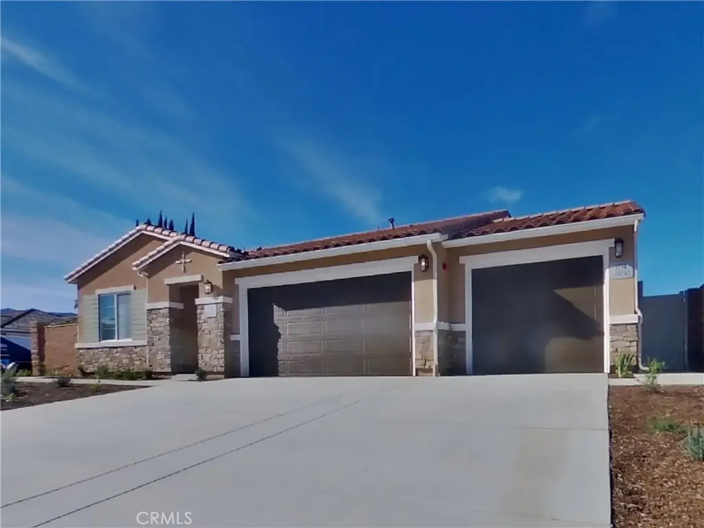 Single Family Residence for rent at 1734 Lorraine Drive 2, Corona, CA featuring 3 beds and 2 baths