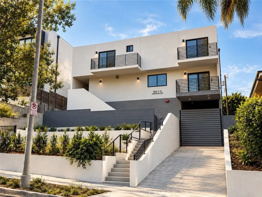 Apartment for rent at 565 N Mariposa B, Los Angeles, CA featuring 4 beds and 3 baths