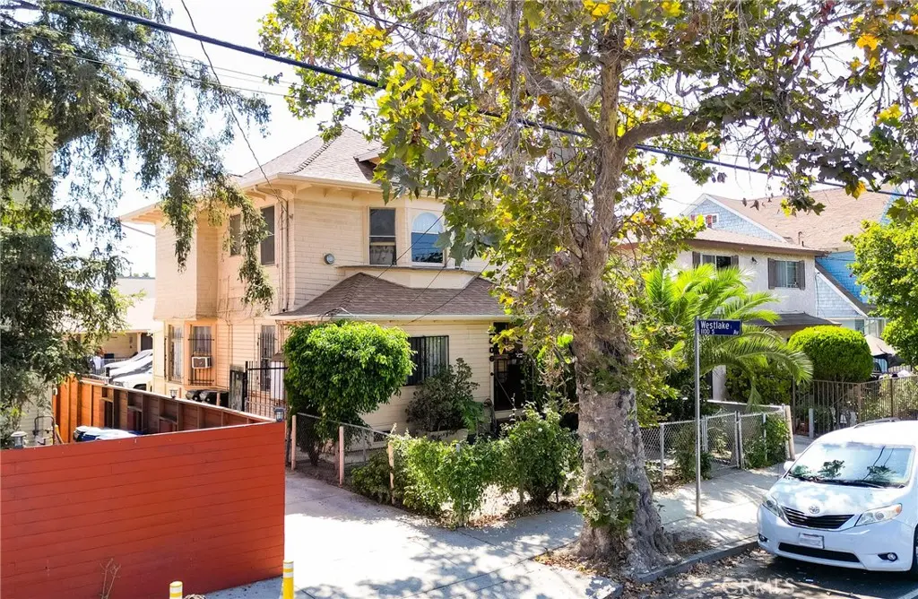 Triplex for sale at 2006 12th 3, Los Angeles, CA