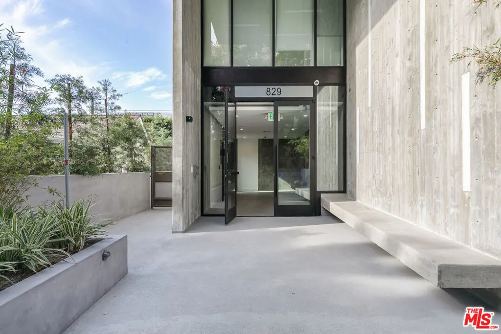 Residential Lease for rent at 829 Larrabee Street 303, West Hollywood, Los Angeles County, CA featuring 3 beds and 3 baths