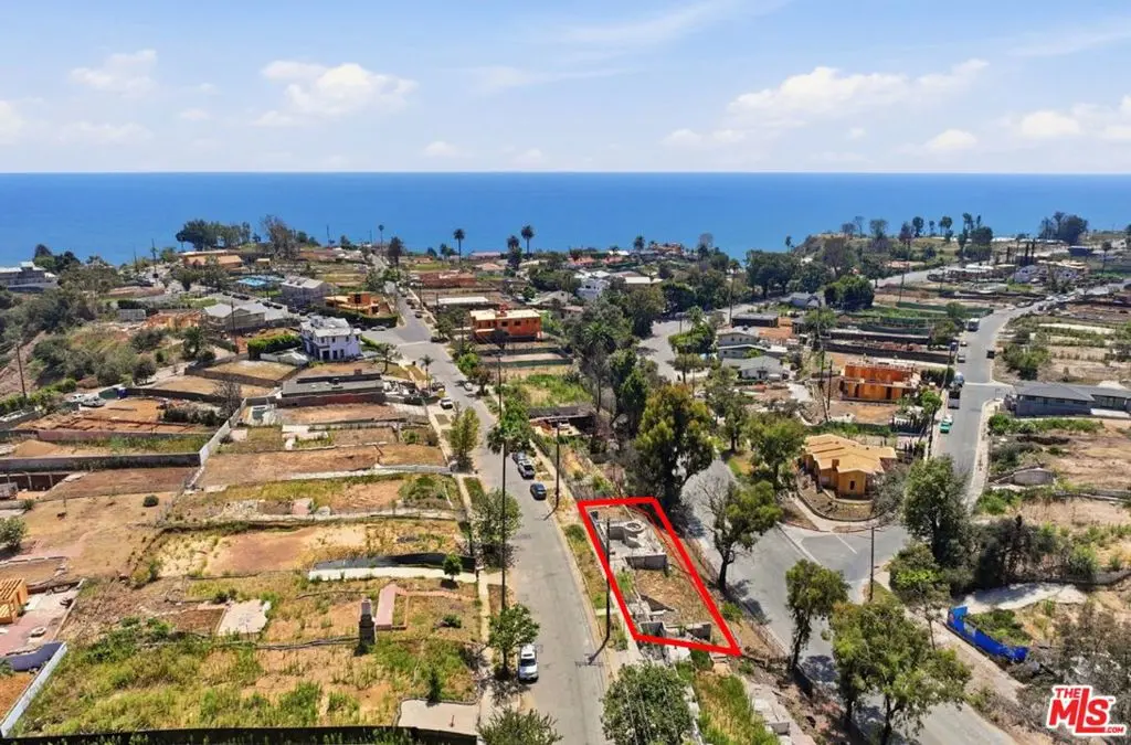 545 N Las Casas Avenue, Los Angeles, CA — listing photo 1
