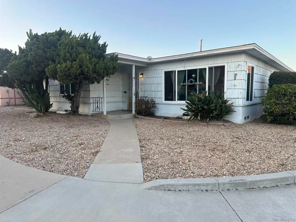 Single Family Residence for sale at 4901 Curry, San Diego, CA featuring 3 beds and 2 baths